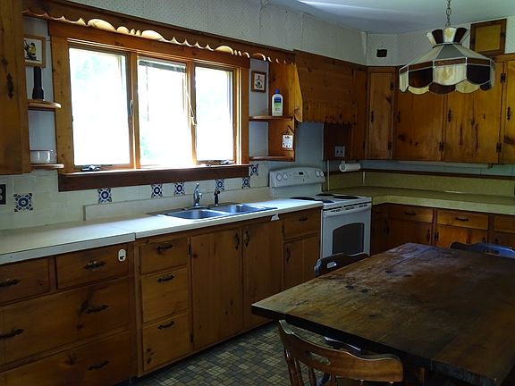 Big eat-in kitchen