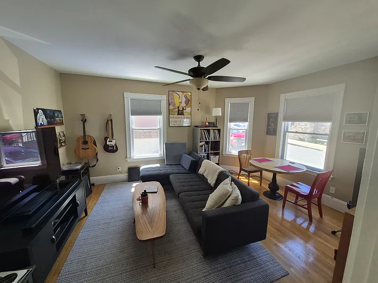 16 Sumner Ave — Photo 3