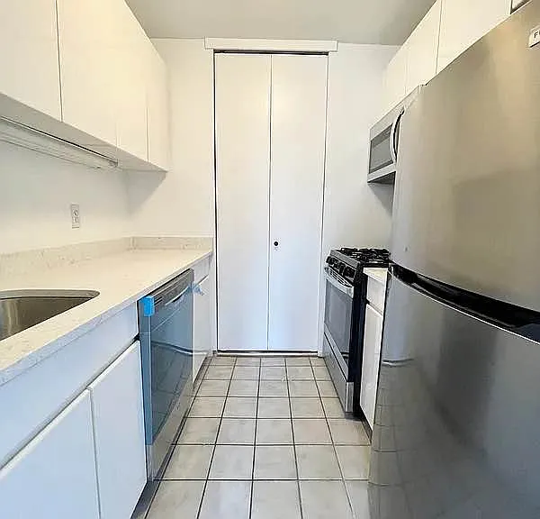 295 Greenwich St #8M — Photo 6