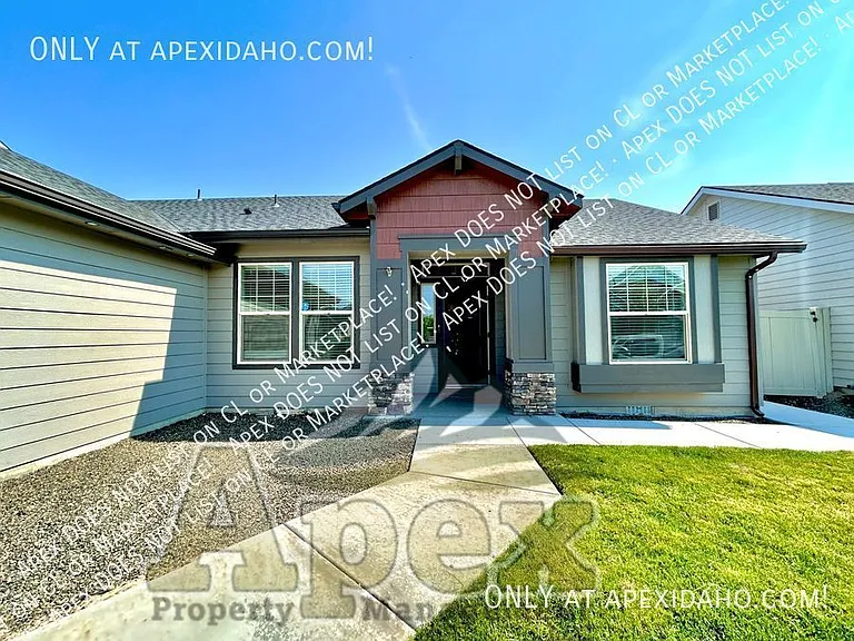 801 E Ionia Dr — Photo 2