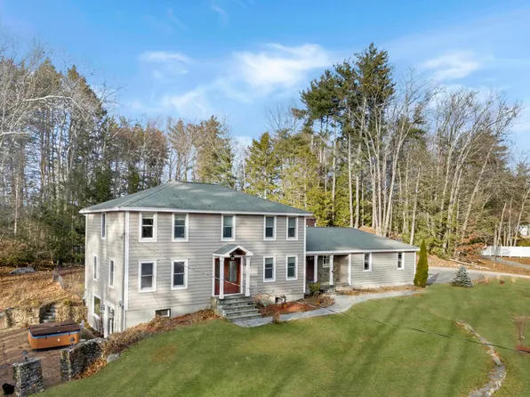 24 Hemlock Circle, Sandown, NH 03873
