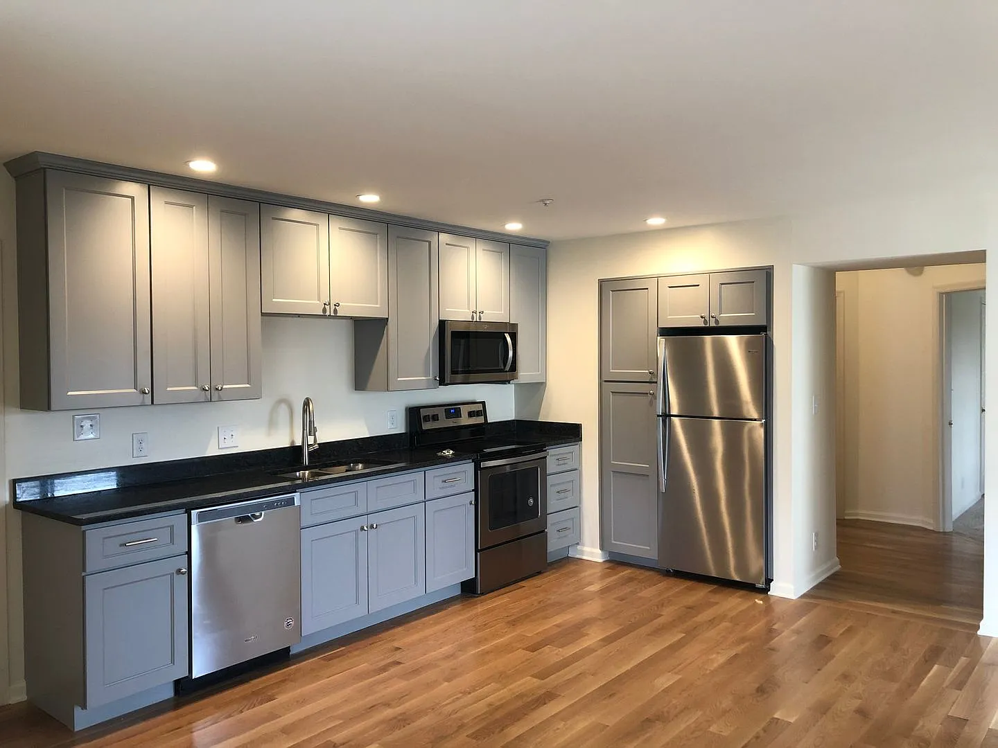 1027 Wertland Street — Photo 2