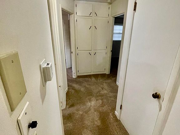 5th image of 2563 N Franklin Avenue