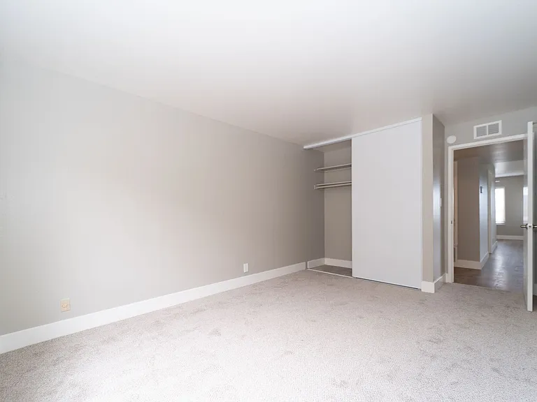 Mission Heights Apartments — Photo 33