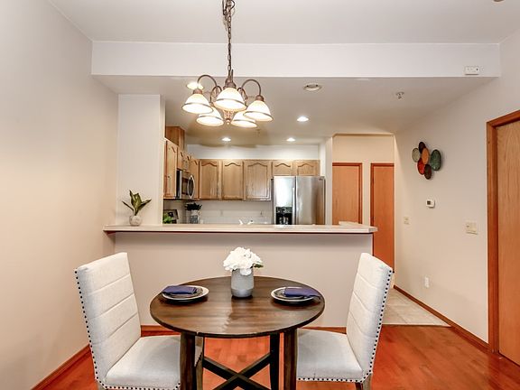 4th image of 418 17th St SE Unit 13A