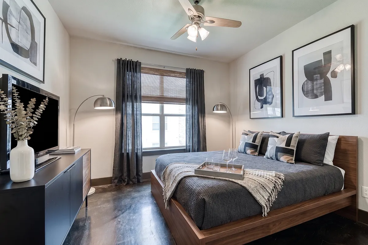 Spacious master bedroom with high ceilings and lots of natural light - 6011 Grissom Rd #6107