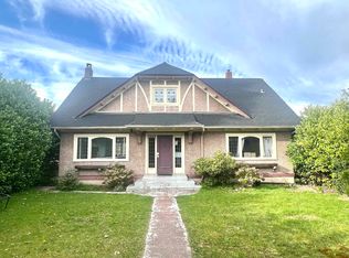 3945 W 10th Ave, Vancouver, BC V6R2G9