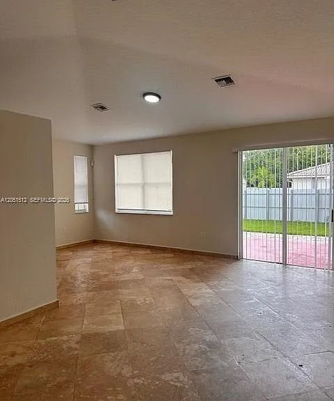 21733 Ingraham Ave — Photo 7