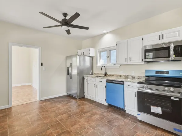 107 E Water St, Rockland, MA 02370