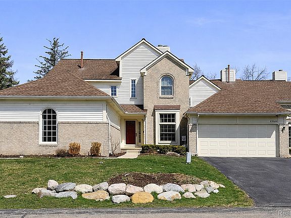 2nd image of 43470 Algonquin Dr