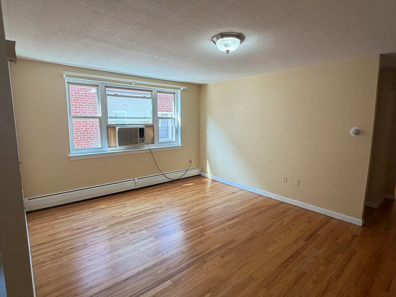 1 bed, 612 sqft, $1,300 — Photo 2