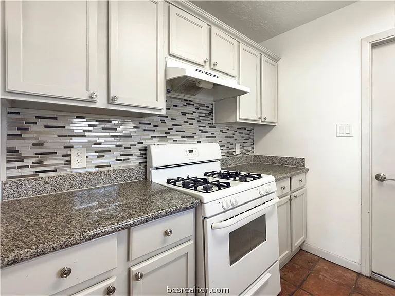 3003 Highwood Ln — Photo 8