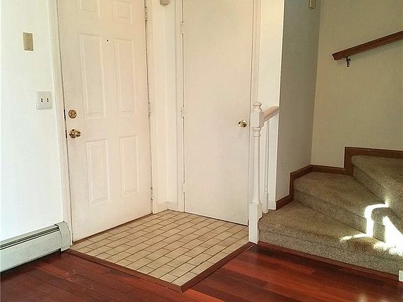 2nd image of 60 Hawthorne Pl APT 18