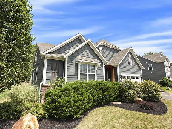 4th image of 2442 Edgehill Dr