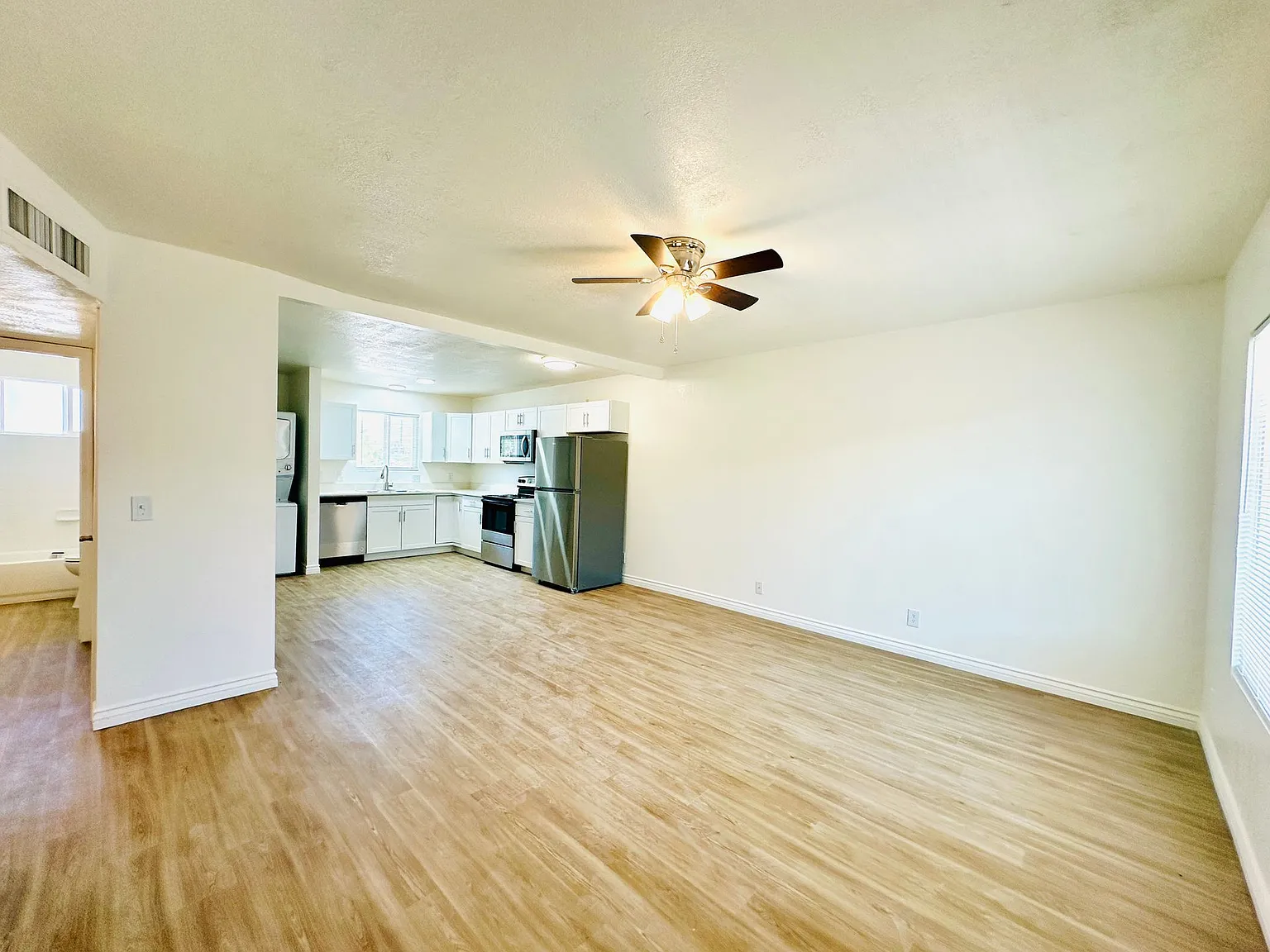 4424 Bellevue Newly Renovated Apartments with All Appliances Included! — Photo 3