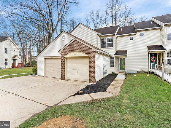 3rd image of 45 Mahopac Dr
