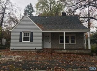 50 Linwood Ave E, Paramus, NJ