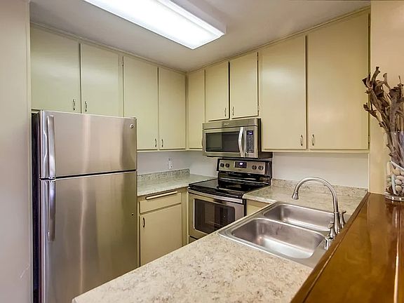 2nd image of 1855 Diamond St Unit 318