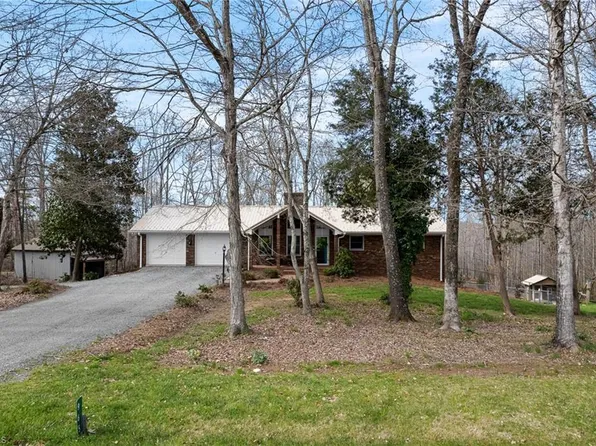 965 Kennedy Farm Rd N, Thomasville, NC 27360