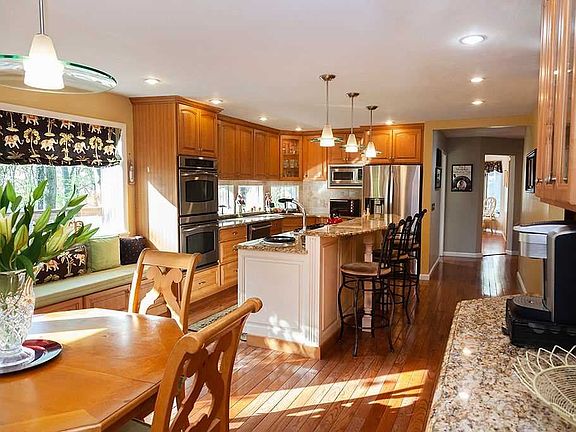 3rd image of 7 Ridgeview Rd