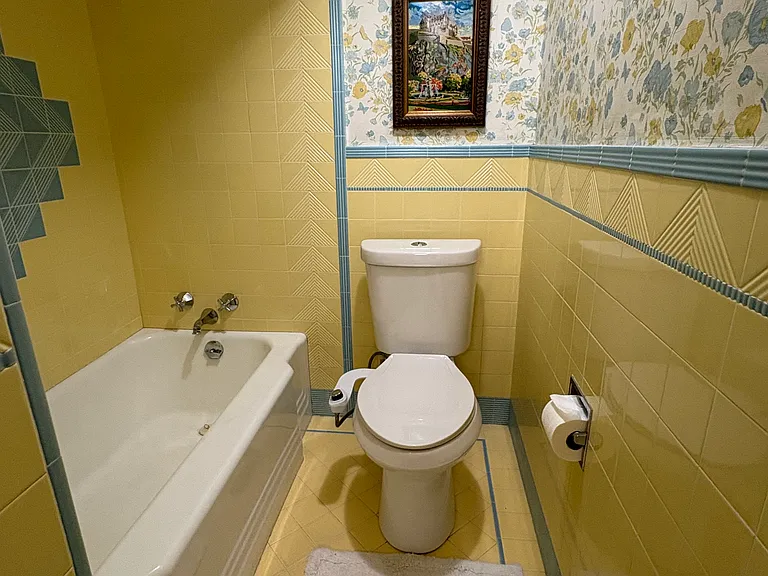 2580 N Monaco Pkwy #1 — Photo 16