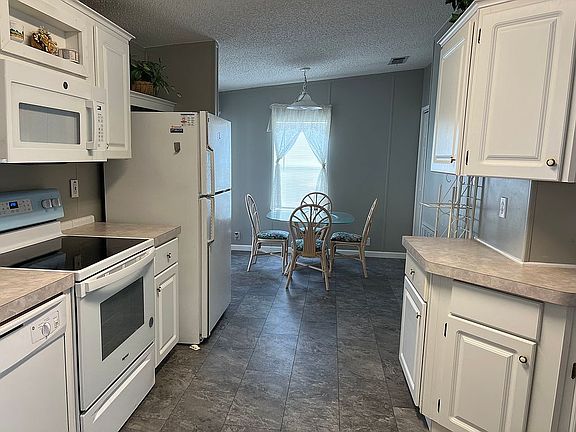 4th image of 14233 De Luna St