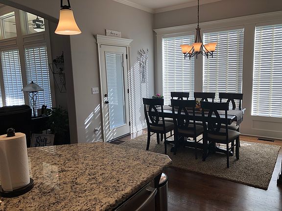 3rd image of 1737 NE Parkwood Dr