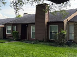 8652 Maplecrest Dr, Houston, TX 77099