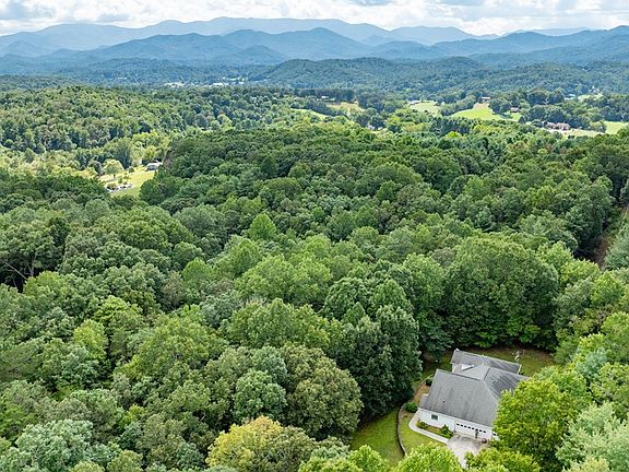 3rd image of 506 Chapel Hill Dr