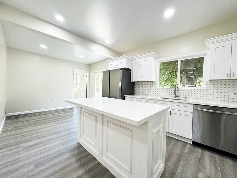 2400 River Rd — Photo 2