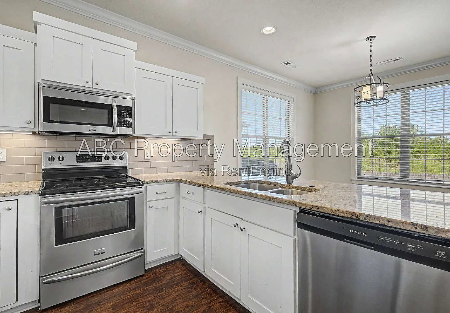 3 bed, 3.0 bath, 1802 sqft, $1,850 — Photo 3