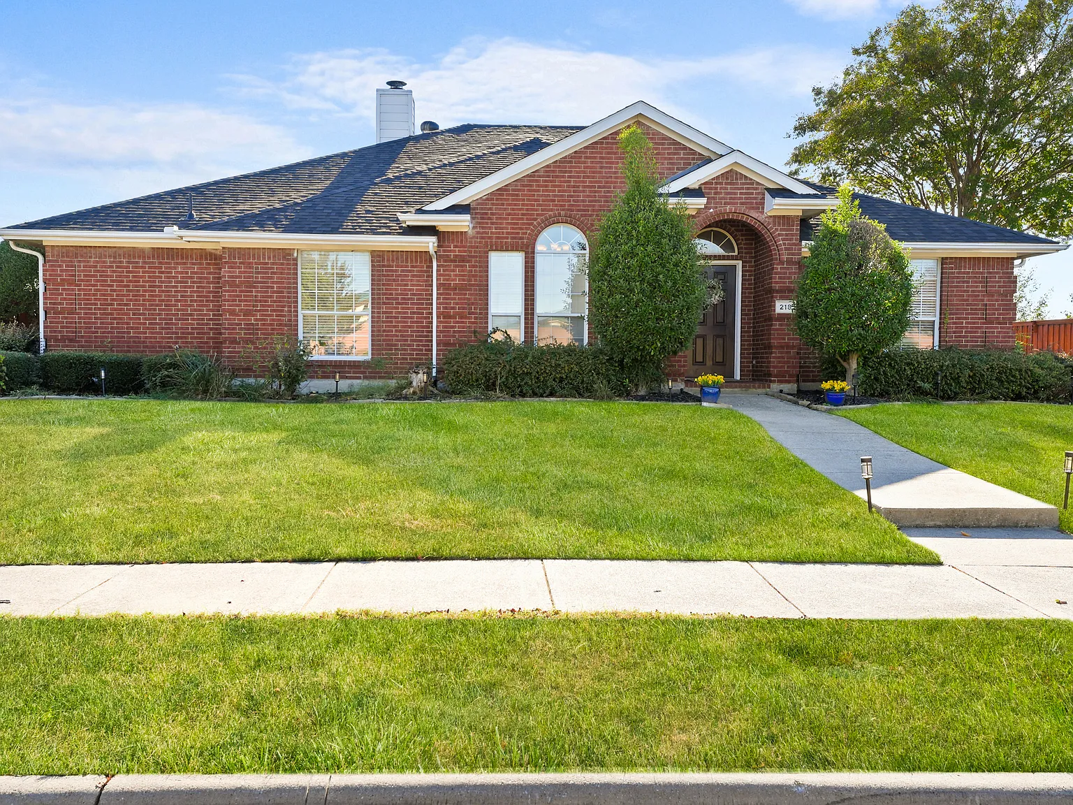 4 bed, 2355 sqft, $6,995 — Photo 1