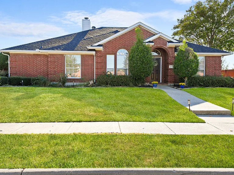 218 Glen Ridge Dr — Photo 1