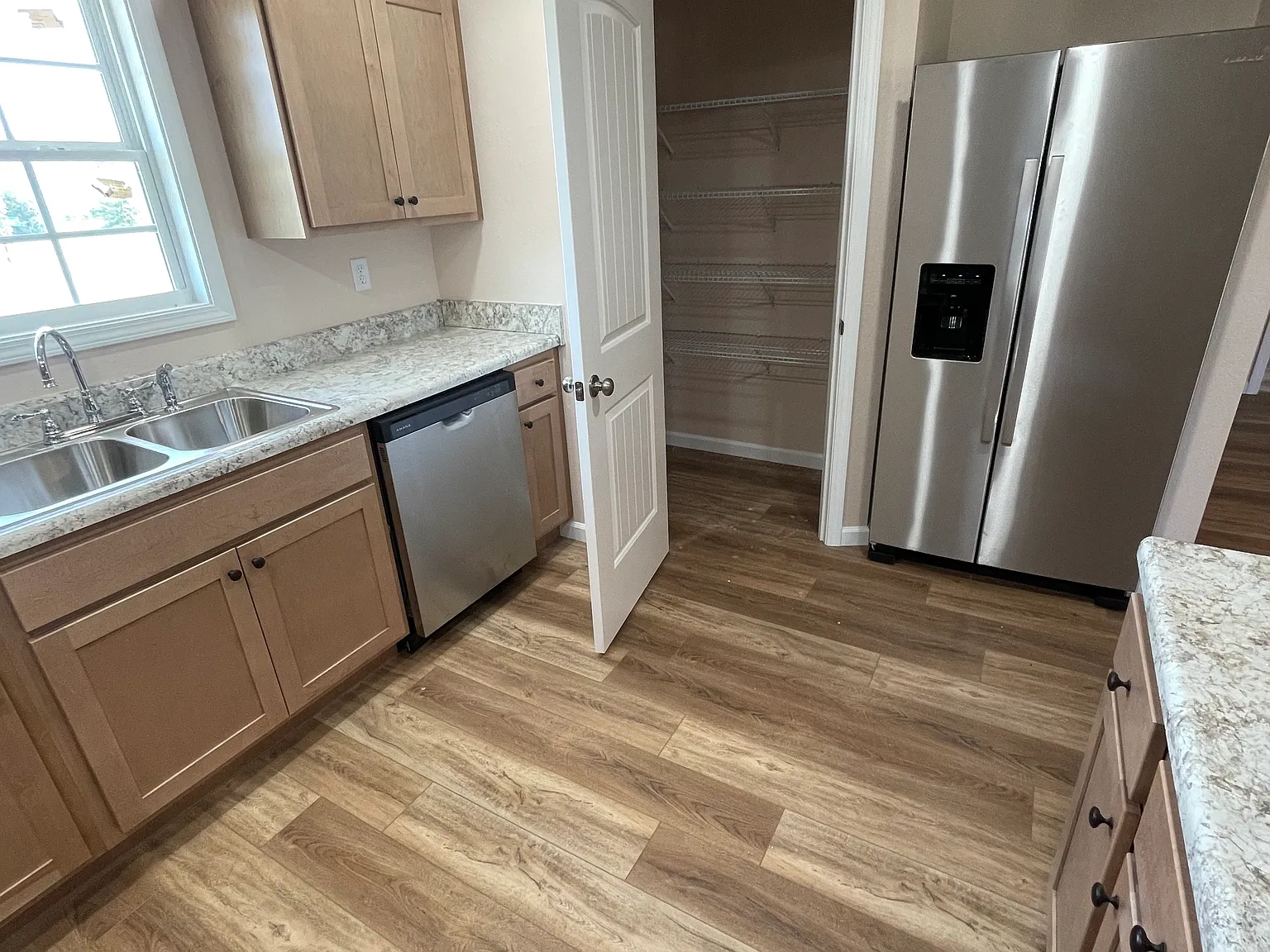 3 bed, 1400 sqft, $1,950 — Photo 2