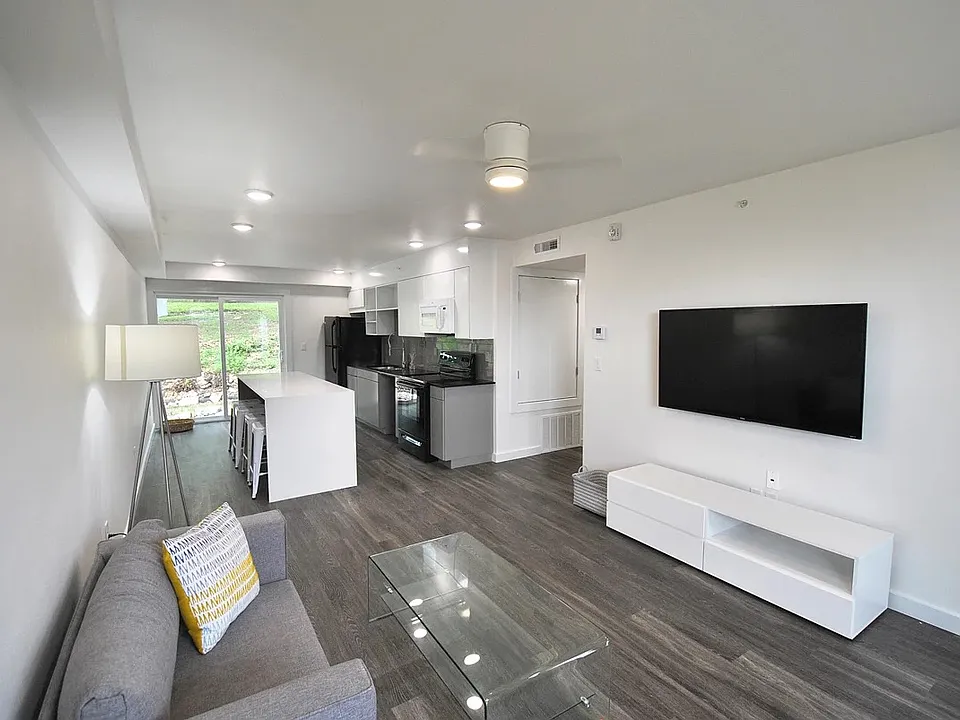 1540 W Nettleship St #9
