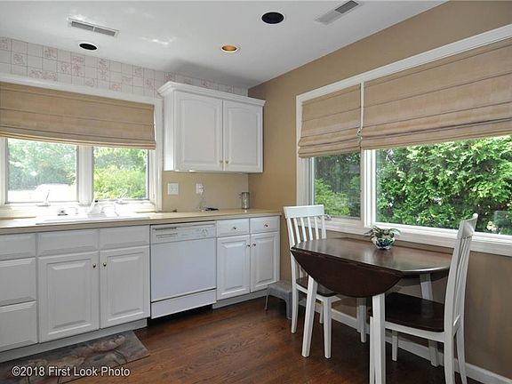 4th image of 7 Vanderbilt Dr #124