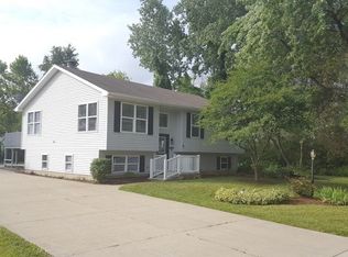 11341 1st Ct, Pleasant Prairie, WI 53158