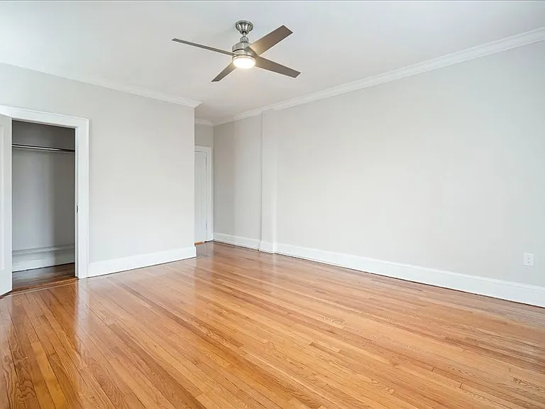 Worthington House Apartments — Photo 45