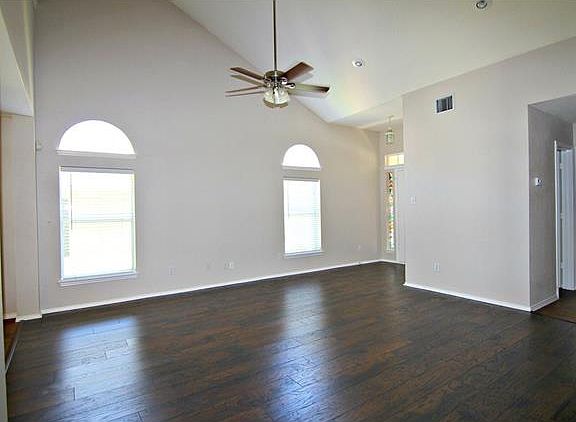 5th image of 2801 Greenlee Dr