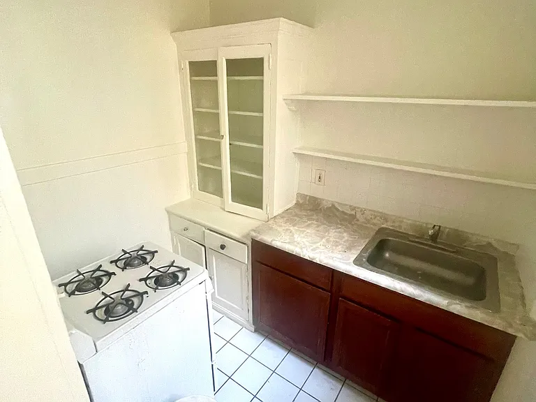 1220 Pine St #7 — Photo 3