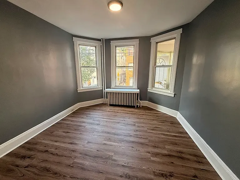 113 Armstrong Ave #1B — Photo 4