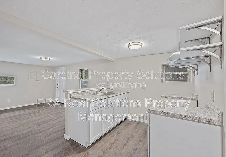 2520 Grand Blvd — Photo 2