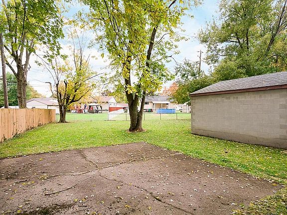 3rd image of 555 Knights Ave