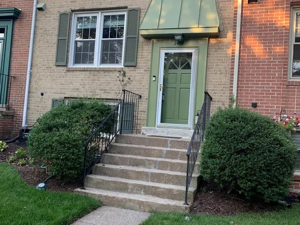 2402 Windbreak Dr, Alexandria, VA 22306