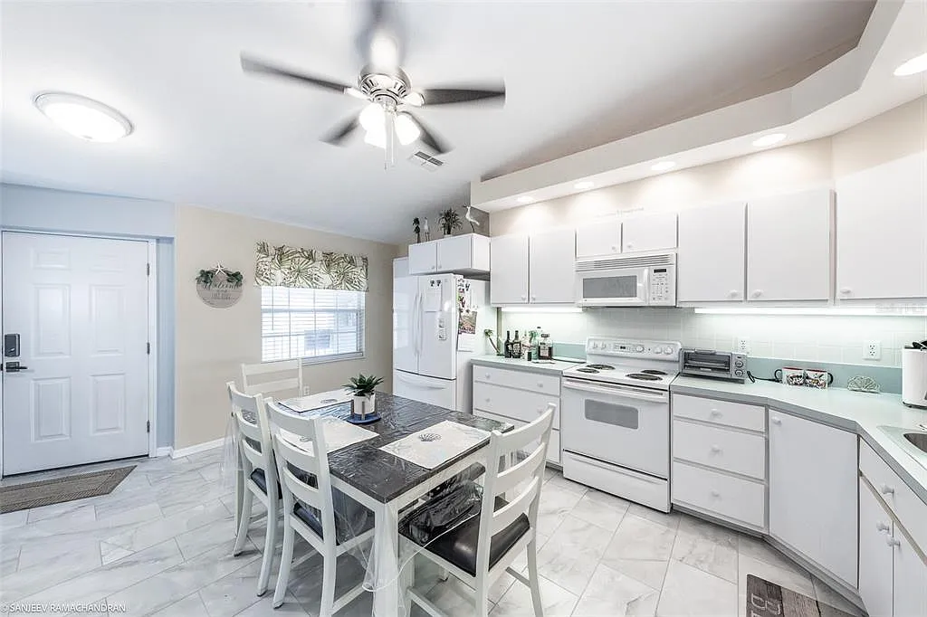 3 bed, 2.0 bath, 1348 sqft, $3,500 — Photo 4