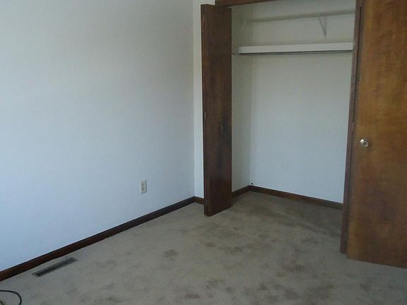 5th image of 825 Fisher Dr
