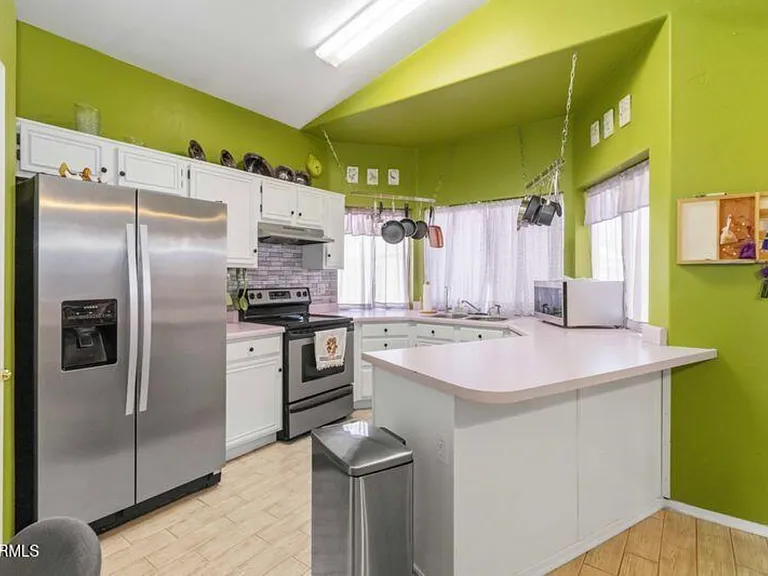 521 N Cobblestone St — Photo 10