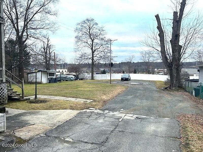 4th image of 201 8th Avenue