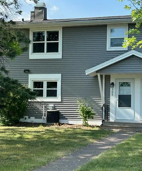 305 Kelly Cir — Photo 1