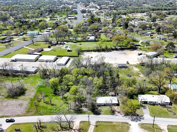 203 Oak St, Fairfield, TX 75840